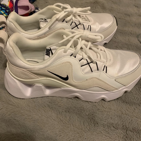 Nikes for women (new) - Picture 2 of 5